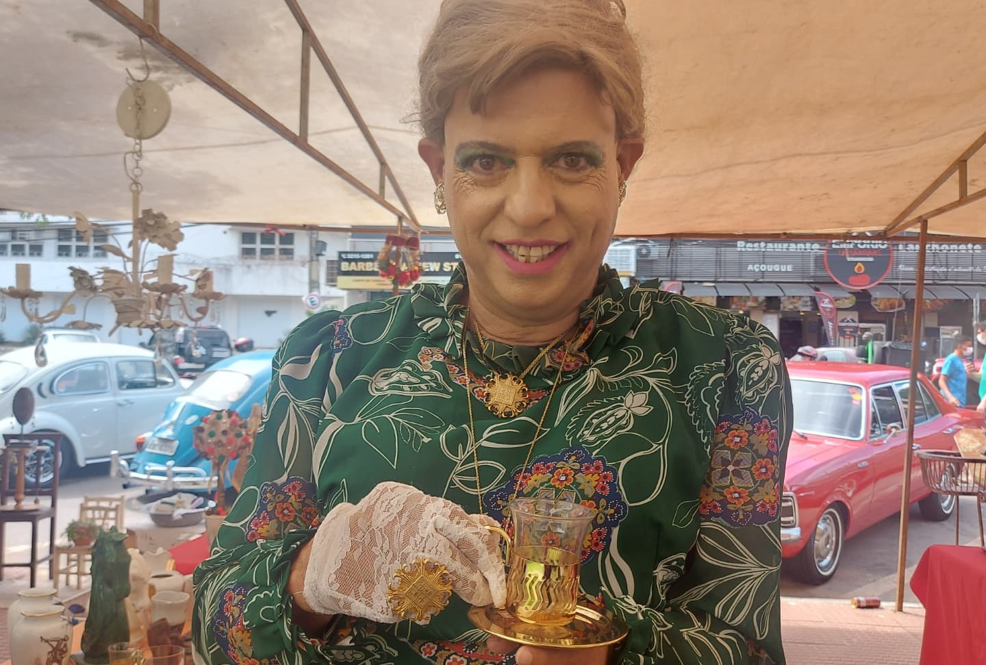 Condessa Valéria Vaz na Feira de Antiguidades da Praça Tamandaré
