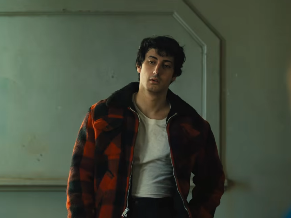 Anthony Ippolito como Sylvester Stallone no trailer oficial de "I Play Rocky"  • Reprodução/Youtube/Amazon MGM Studios